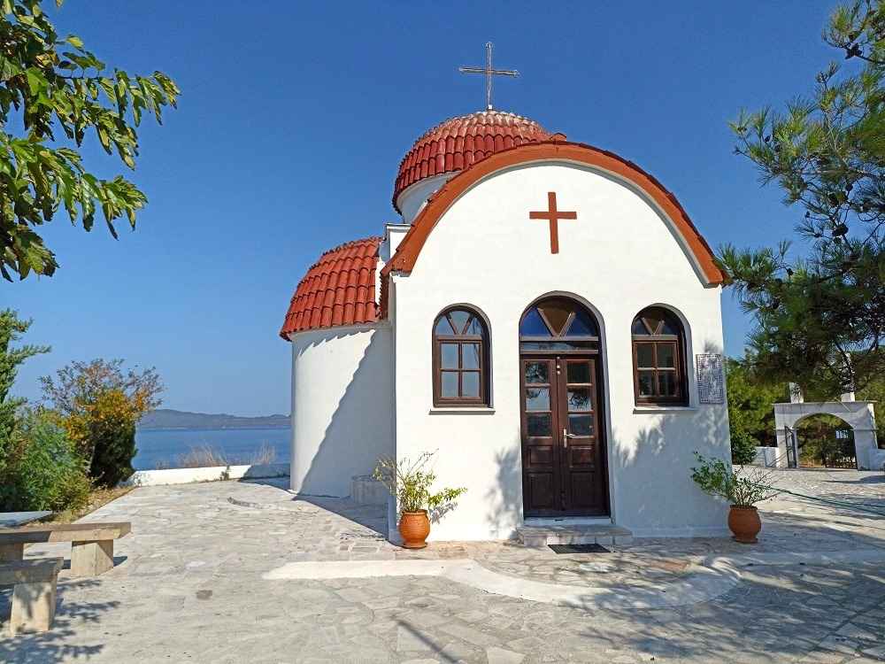 Церковь в Неа Роде на Халкидиках Греция