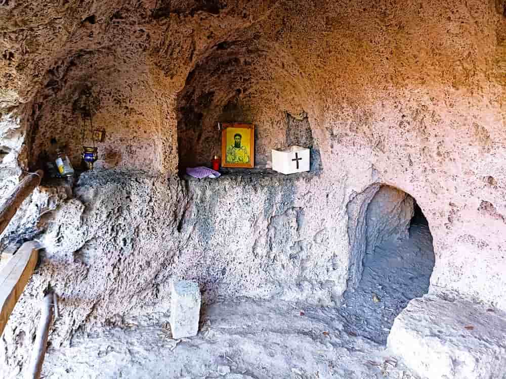 Пещера преподобного Дионисия Олимпийского