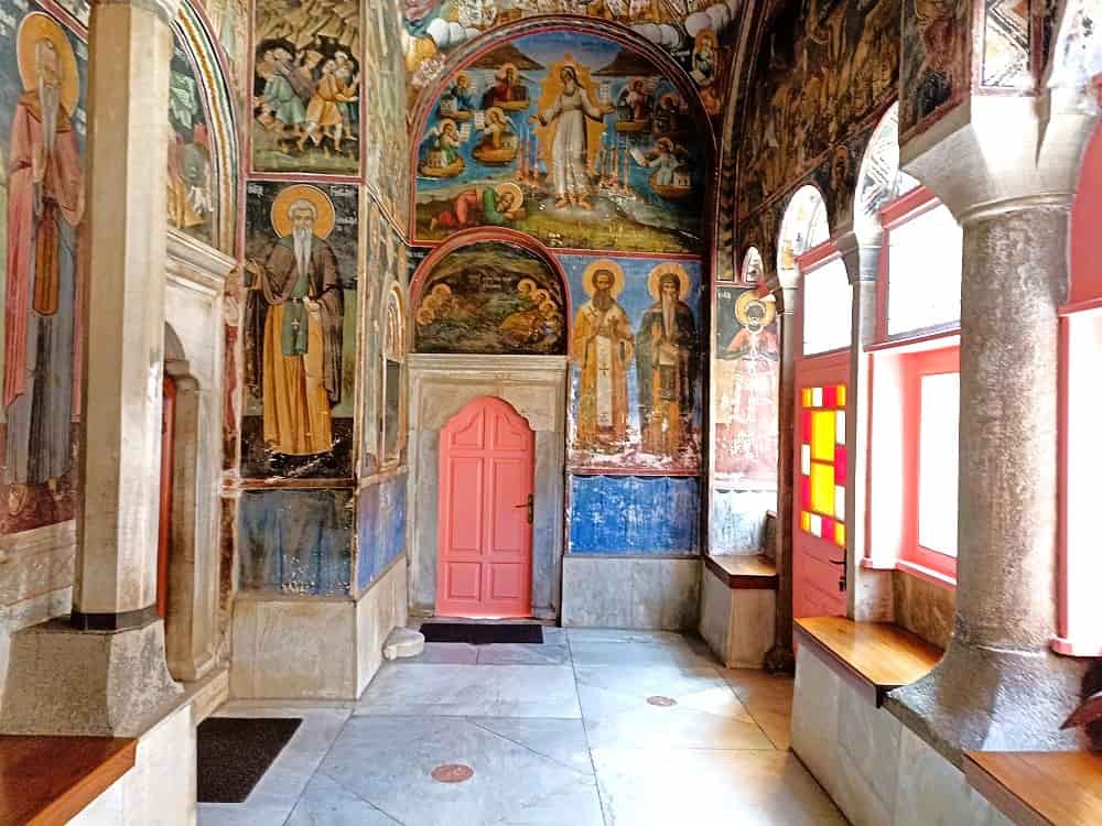 Притвор центрального храма монастыря Ксиропотам