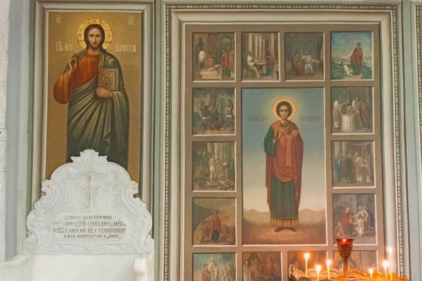 Иконы святого Пантелеимона в Русском монастыре на Афоне